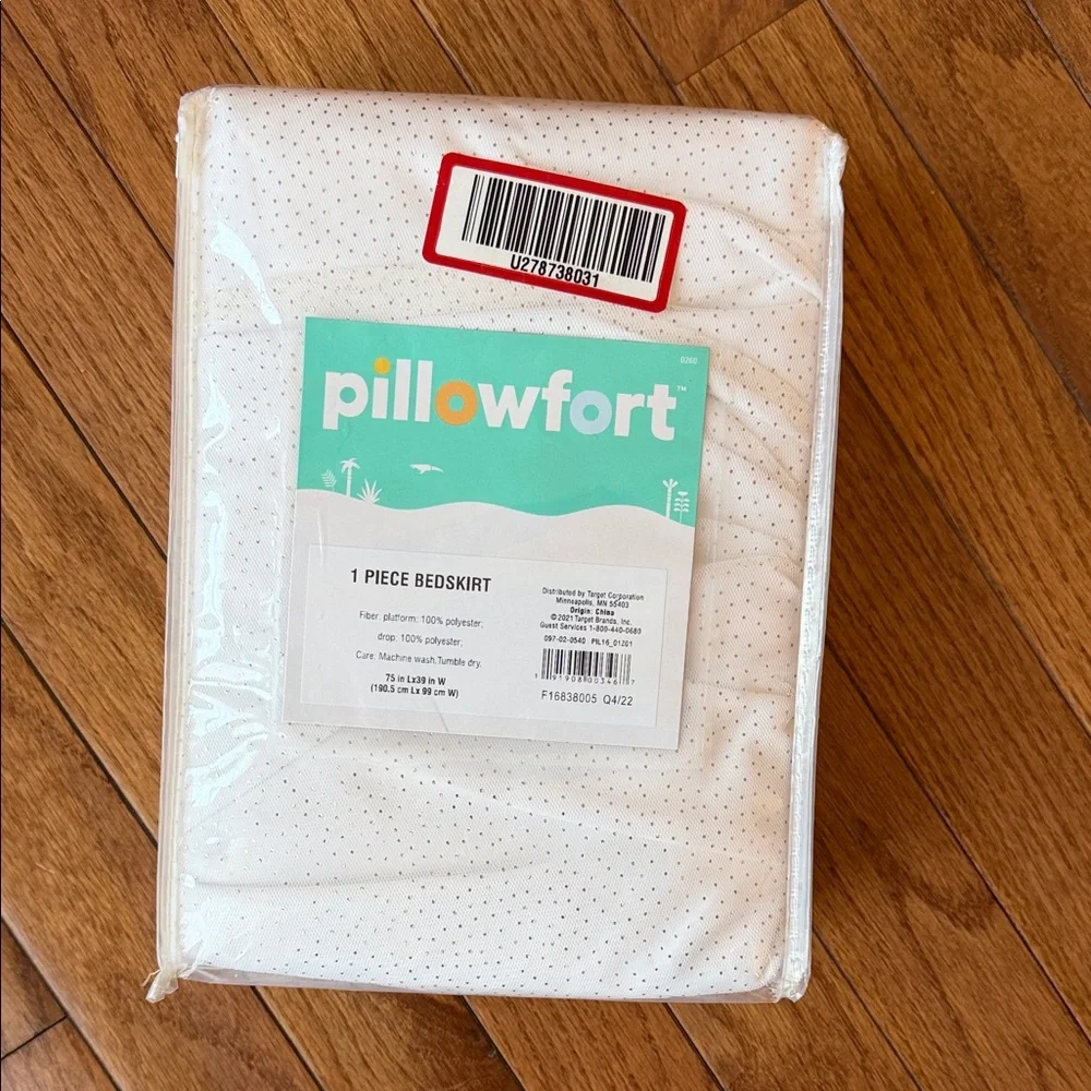 NWT twin bedskirt